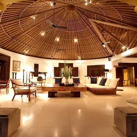Istana Semer - Balinese Style Private Event Villa, With Large Pool, Gardens And Cook - Near To Canggu & Seminyak