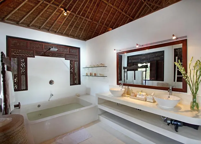Villa Istana Semer: Balinese With Pool & Cook Near Canggu *