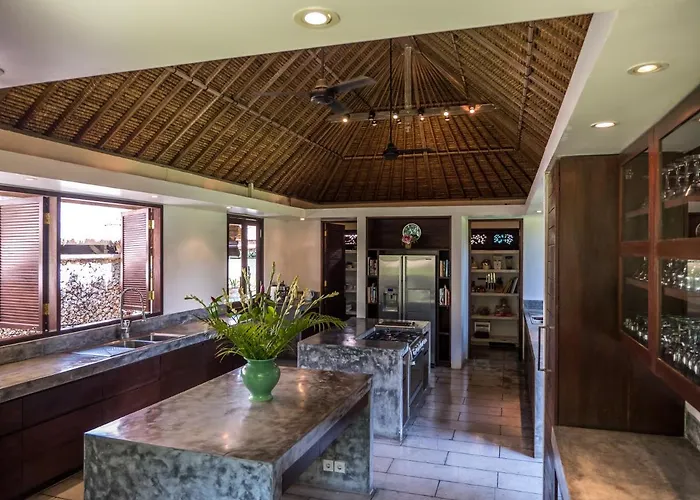Istana Semer: Balinese With Pool & Cook Near Canggu *