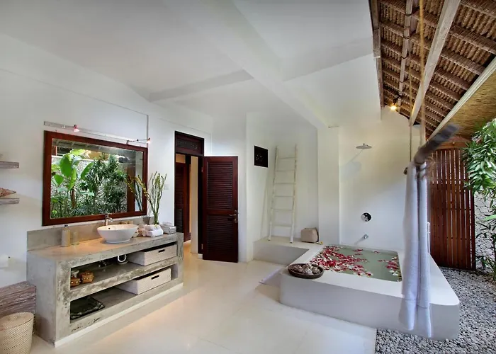 Istana Semer: Balinese With Pool & Cook Near Canggu *