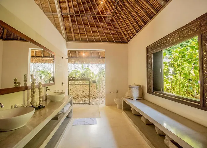 Istana Semer - Balinese Style Private Event Villa, With Large Pool, Gardens And Cook - Near To Canggu & Seminyak ヴィラ