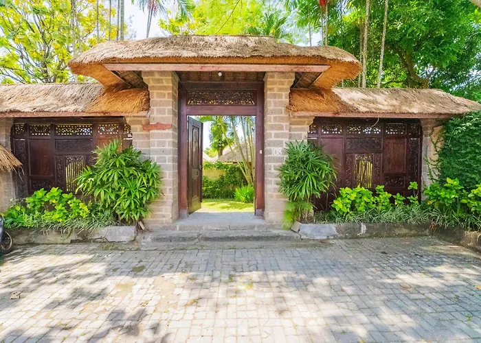 Istana Semer: Balinese With Pool & Cook Near Canggu Villa *