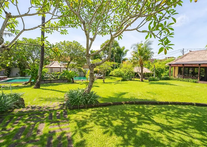 Istana Semer: Balinese With Pool & Cook Near Canggu Villa *