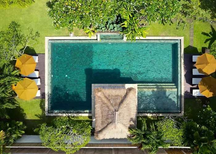 Istana Semer: Balinese With Pool & Cook Near Canggu Villa
