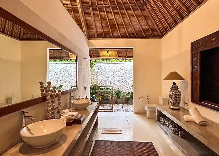 Villa Istana Semer: Balinese With Pool & Cook Near Canggu *