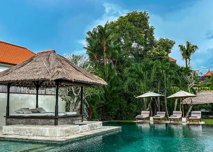 Istana Semer - Balinese Style Private Event Villa, With Large Pool, Gardens And Cook - Near To Canggu & Seminyak *