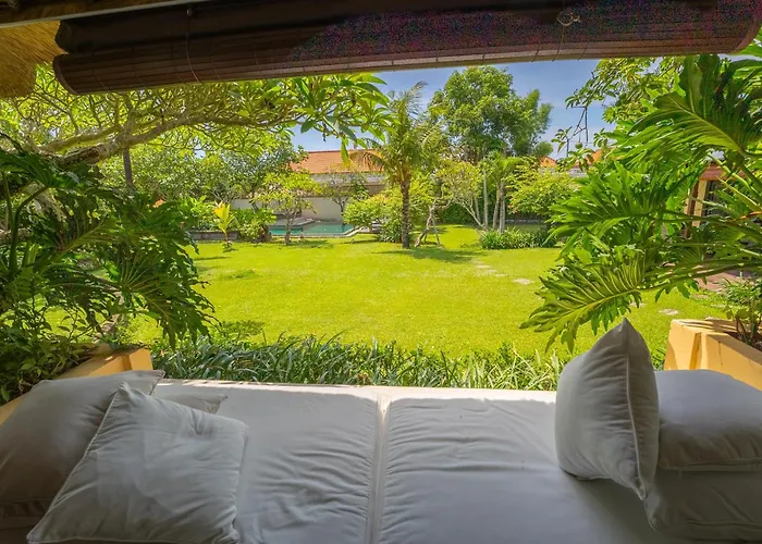 ヴィラ Istana Semer - Balinese Style Private Event Villa, With Large Pool, Gardens And Cook - Near To Canggu & Seminyak *