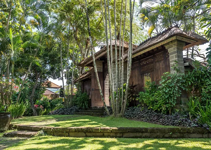 Villa Istana Semer: Balinese With Pool & Cook Near Canggu *